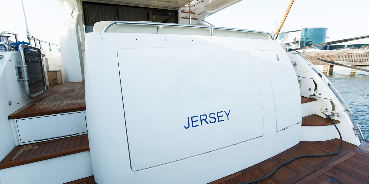 Продается моторная яхта PRINCESS 78 - гараж на корме